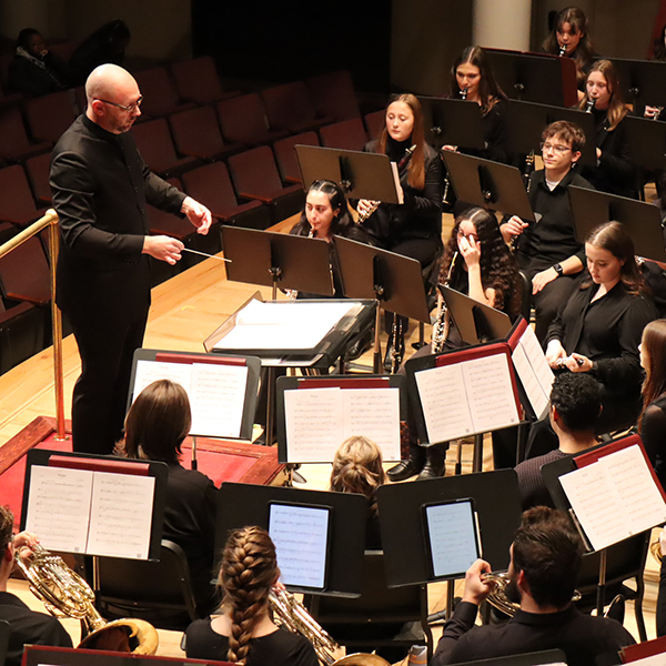 Kevin Welborn conducting the Symphonic Band